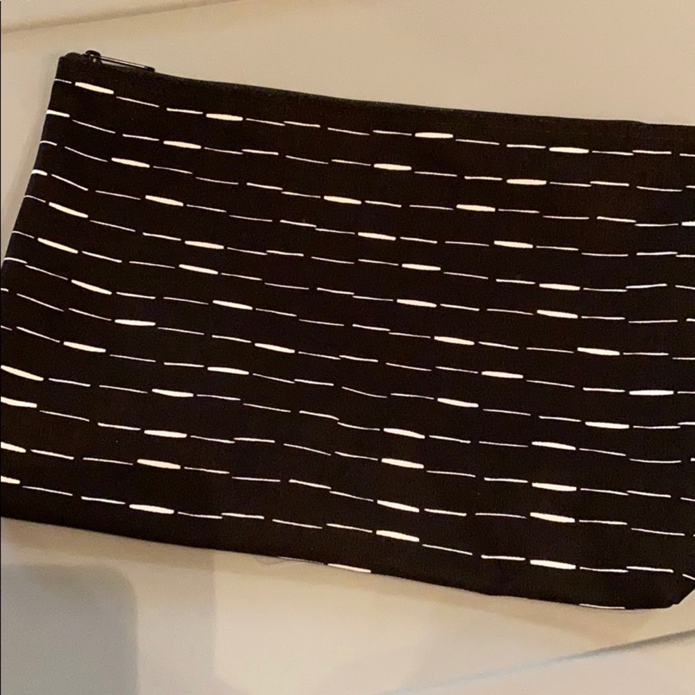 Zipper pouch.